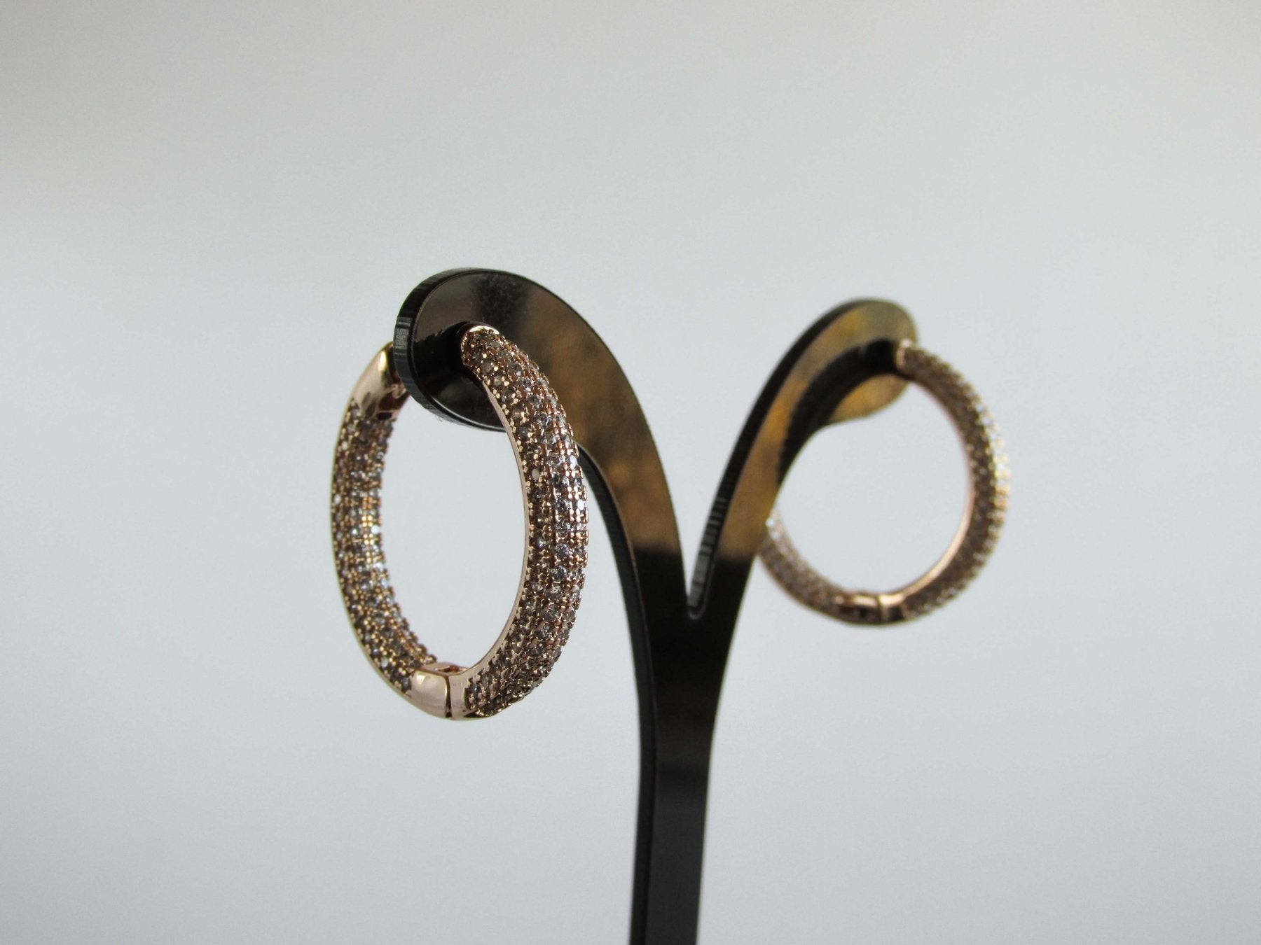 Aros - Argolla Completa Zirconia Huggie - JOYAS CARATI