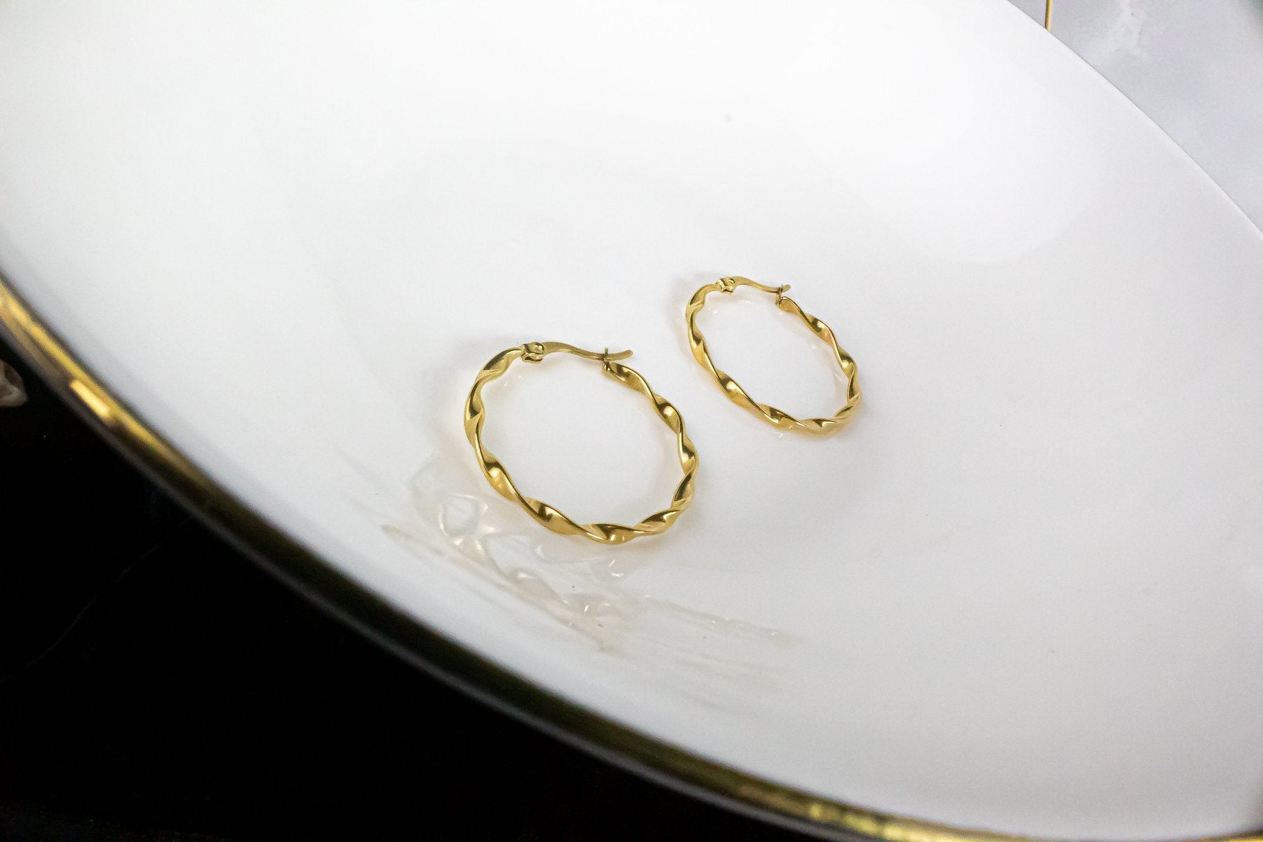 Aros - Argolla Mediana Twisted - JOYAS CARATI