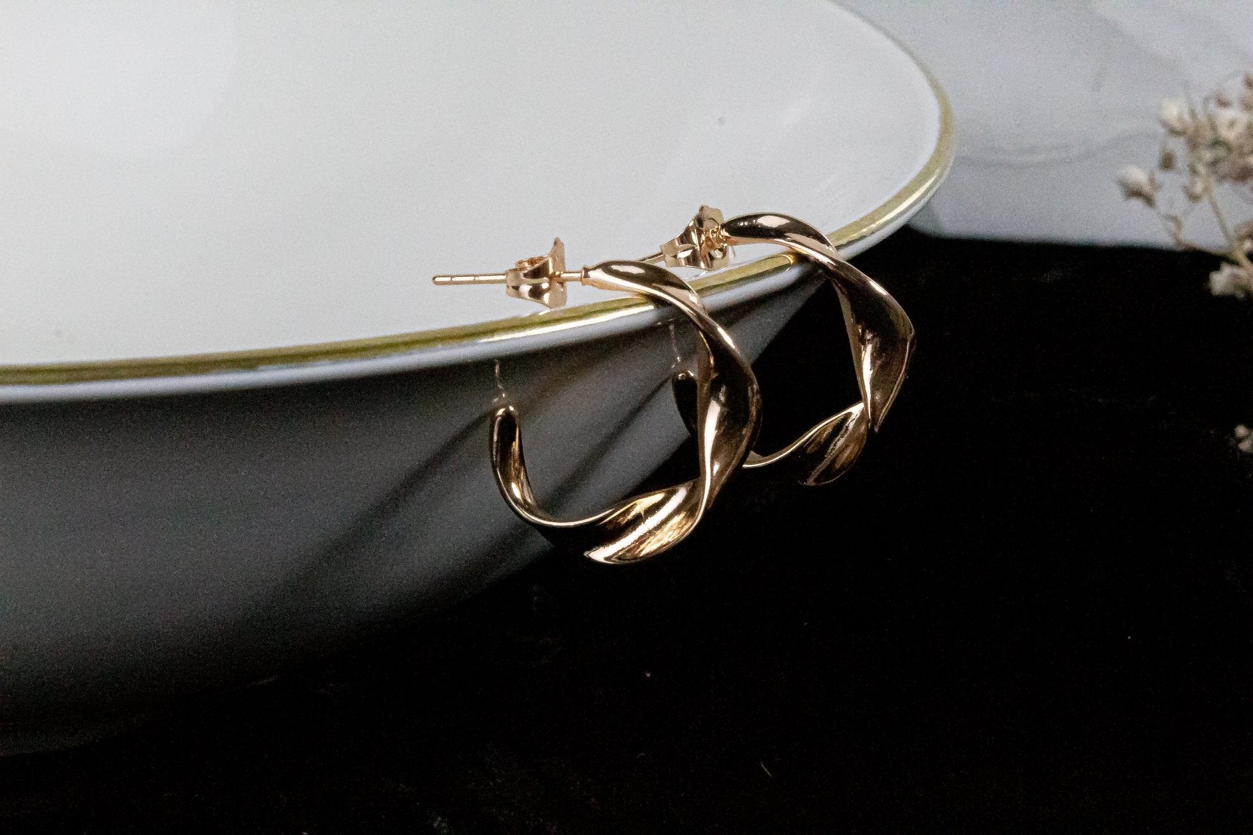 Aros - Argolla Pequeña Torcida - JOYAS CARATI