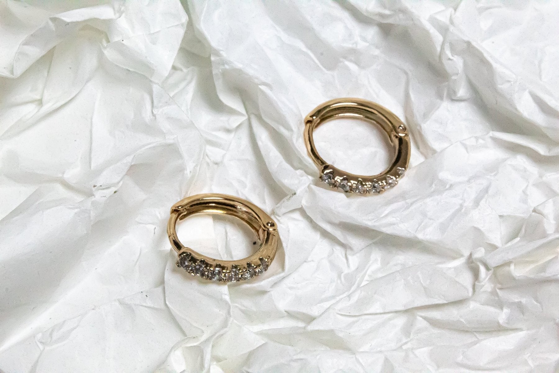 Aros - Argolla Pequeña Zirconia - JOYAS CARATI
