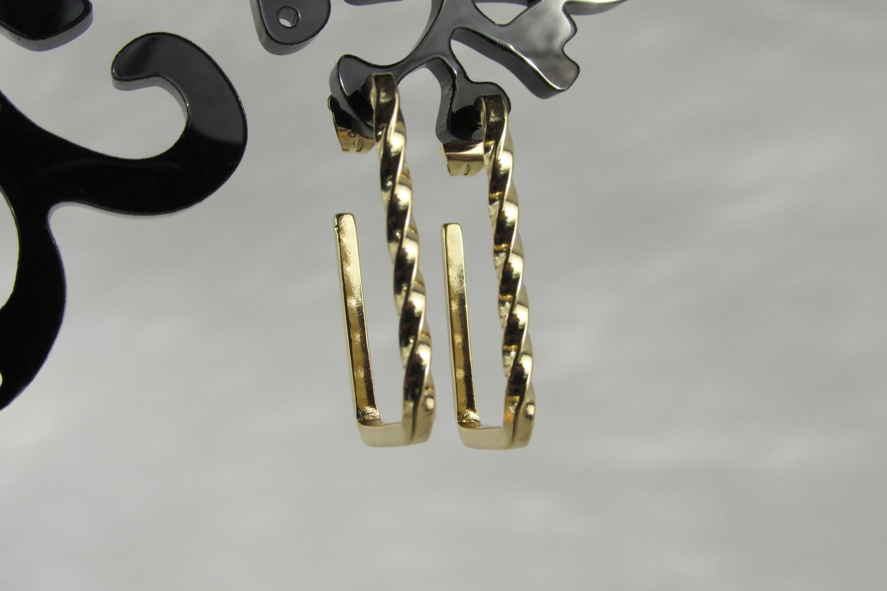 Aros - Argolla Rectangular Twisted - JOYAS CARATI