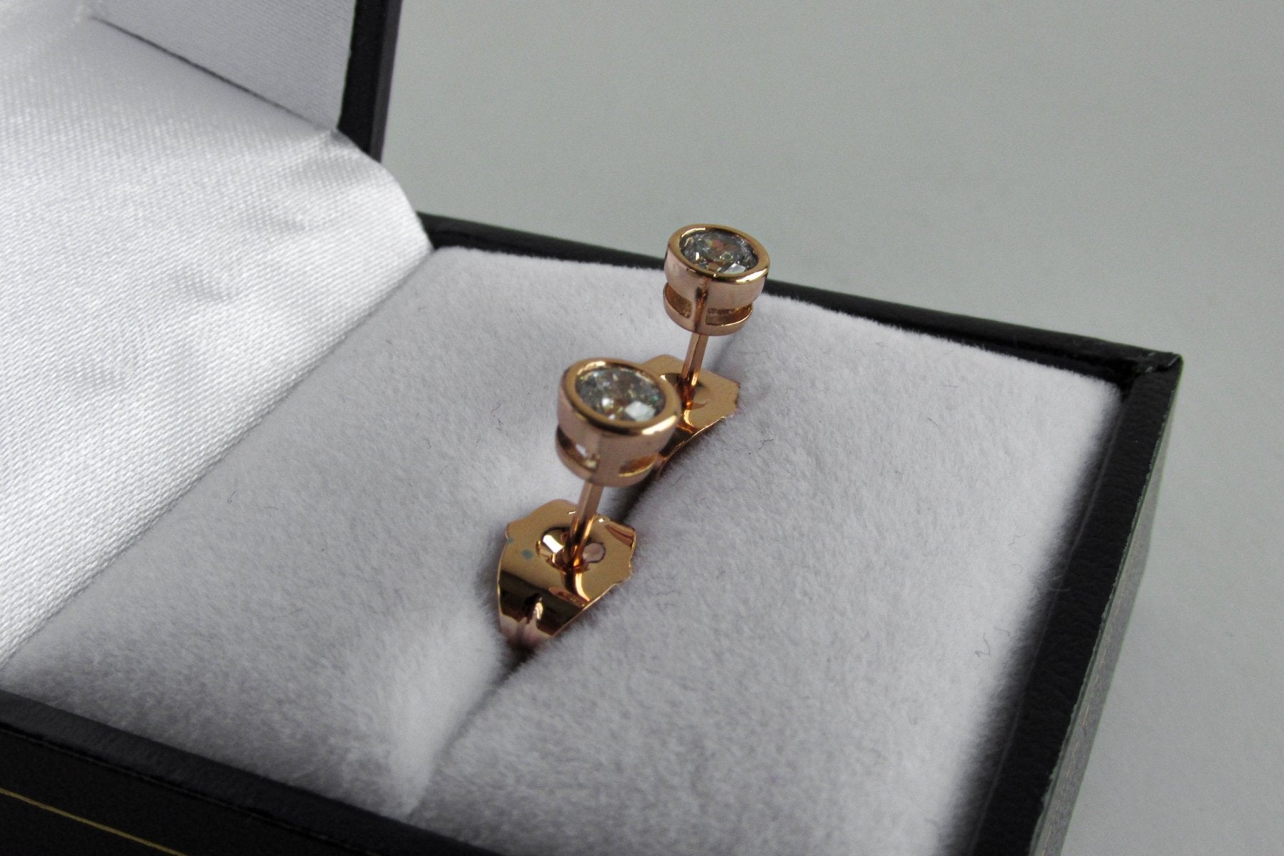 Aros - Aro Punto de Luz Dorado - JOYAS CARATI