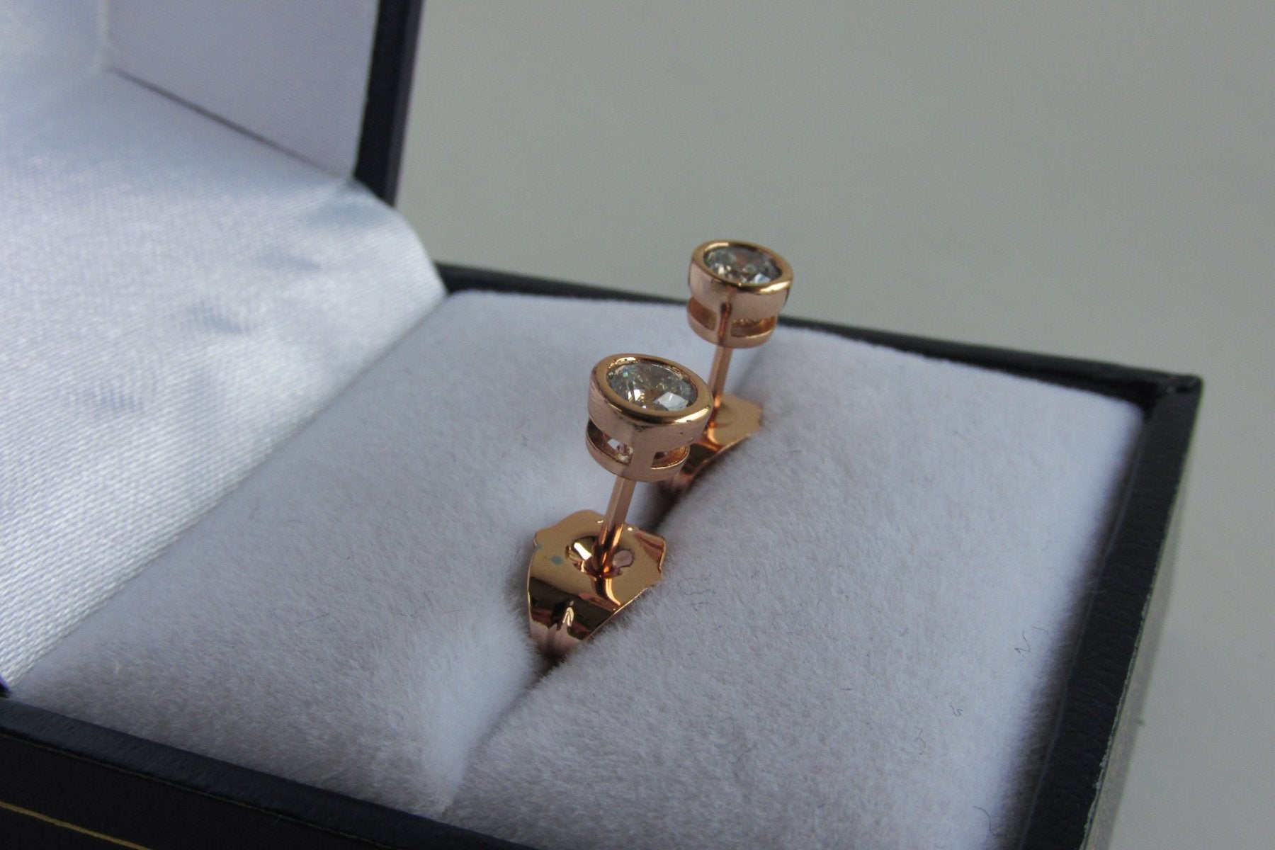 Aros - Aro Punto de Luz Dorado - JOYAS CARATI