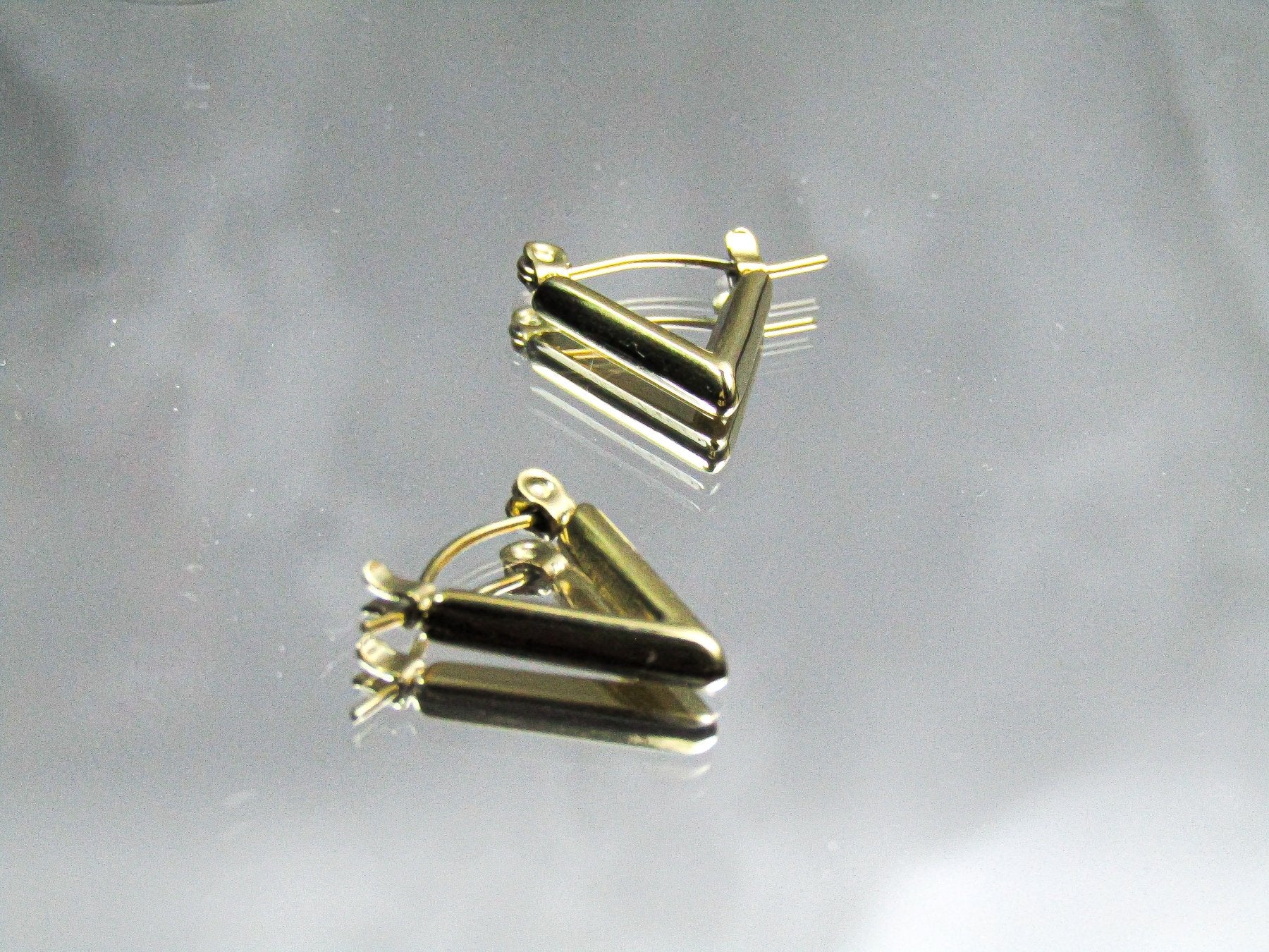 Aros - Aro Triangular Bañado en Oro - JOYAS CARATI