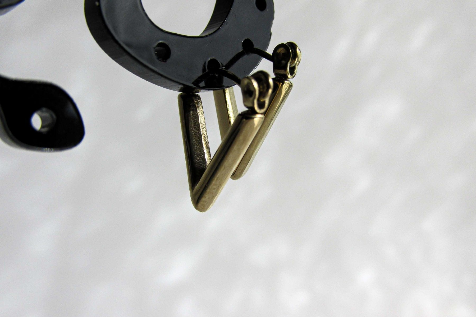 Aros - Aro Triangular Bañado en Oro - JOYAS CARATI