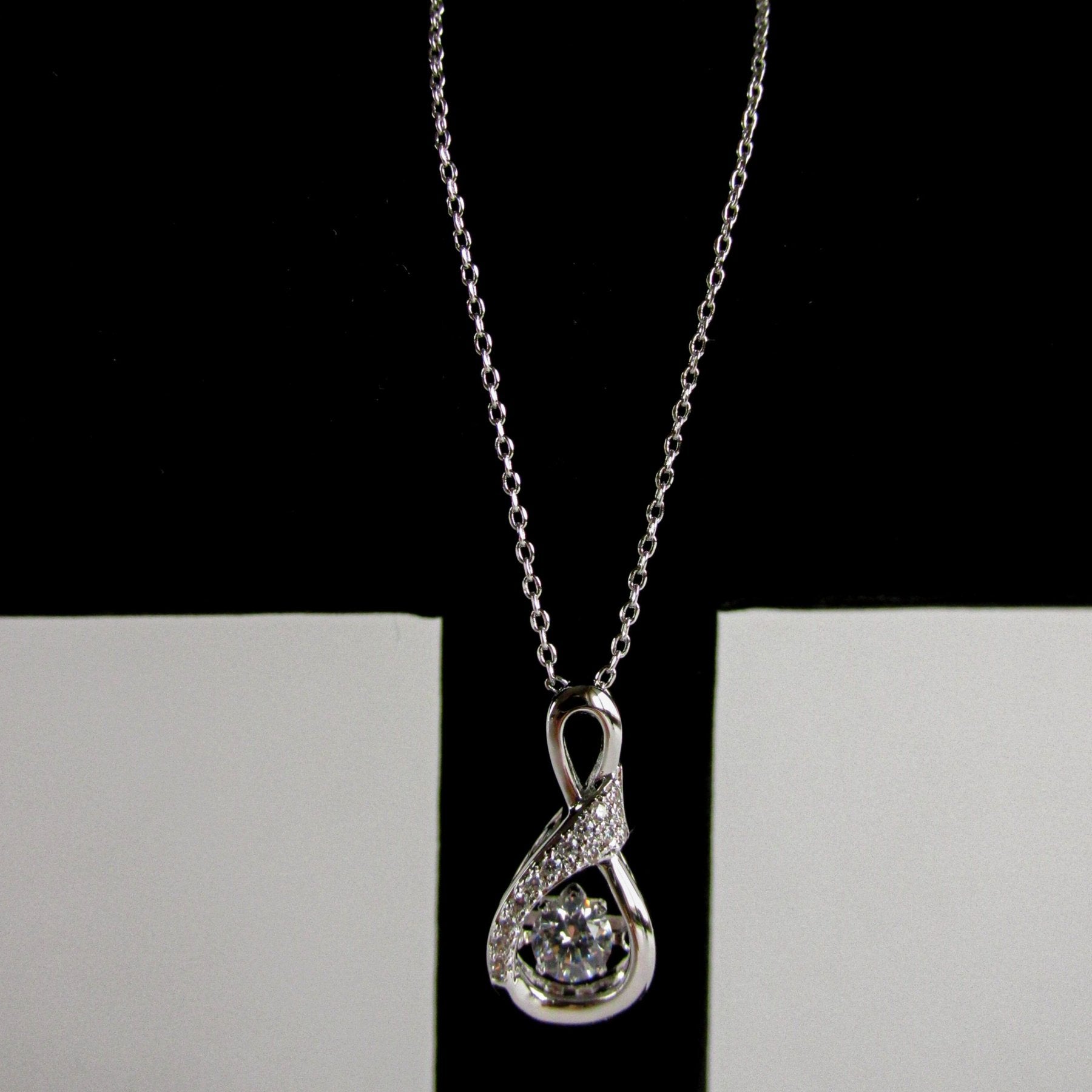 Colgante - Colgante Lágrima Punto de Luz - JOYAS CARATI