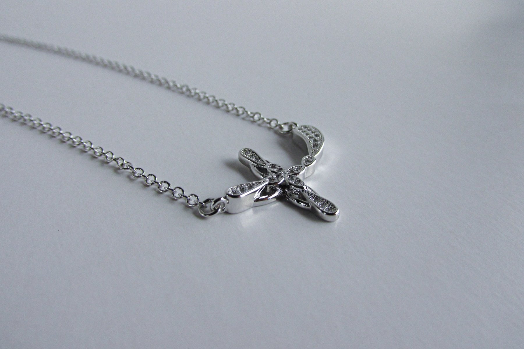 Colgante - Colgante Plateado Cruz - JOYAS CARATI