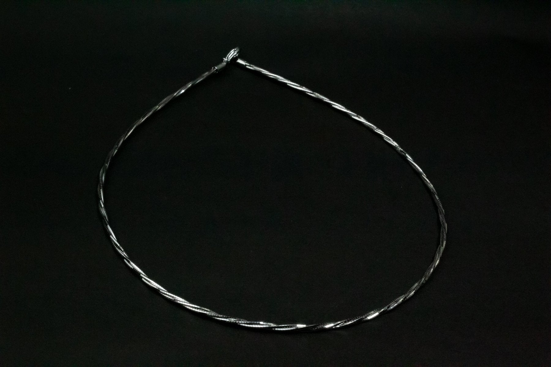 Collar Rígido Plata - JOYAS CARATIColganteB8010506