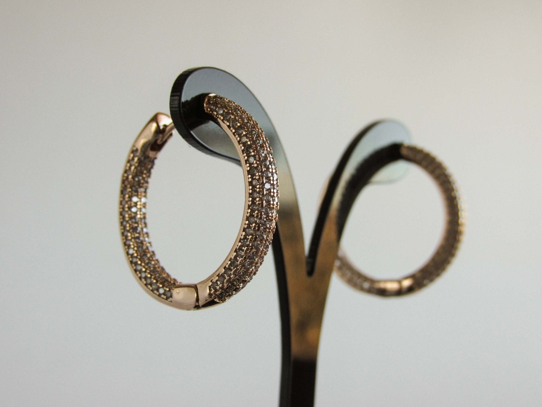 Aros - Argolla Completa Zirconia Huggie - JOYAS CARATI