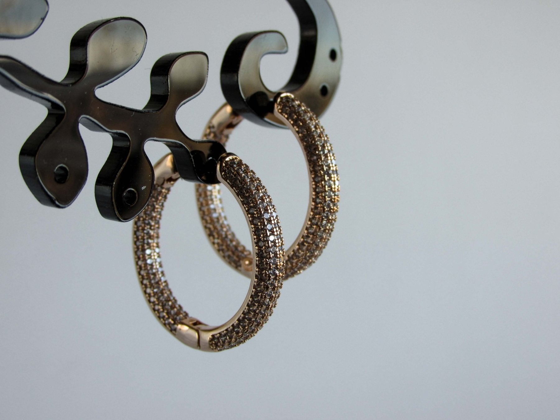 Aros - Argolla Completa Zirconia Huggie - JOYAS CARATI