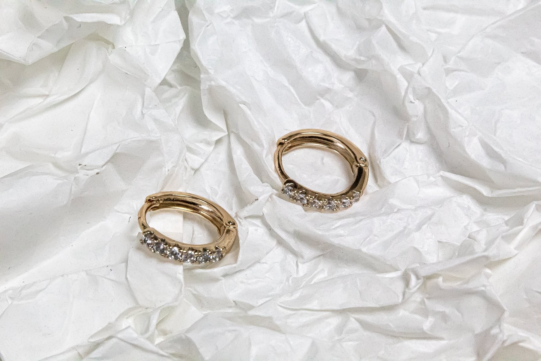 Aros - Argolla Pequeña Zirconia - JOYAS CARATI