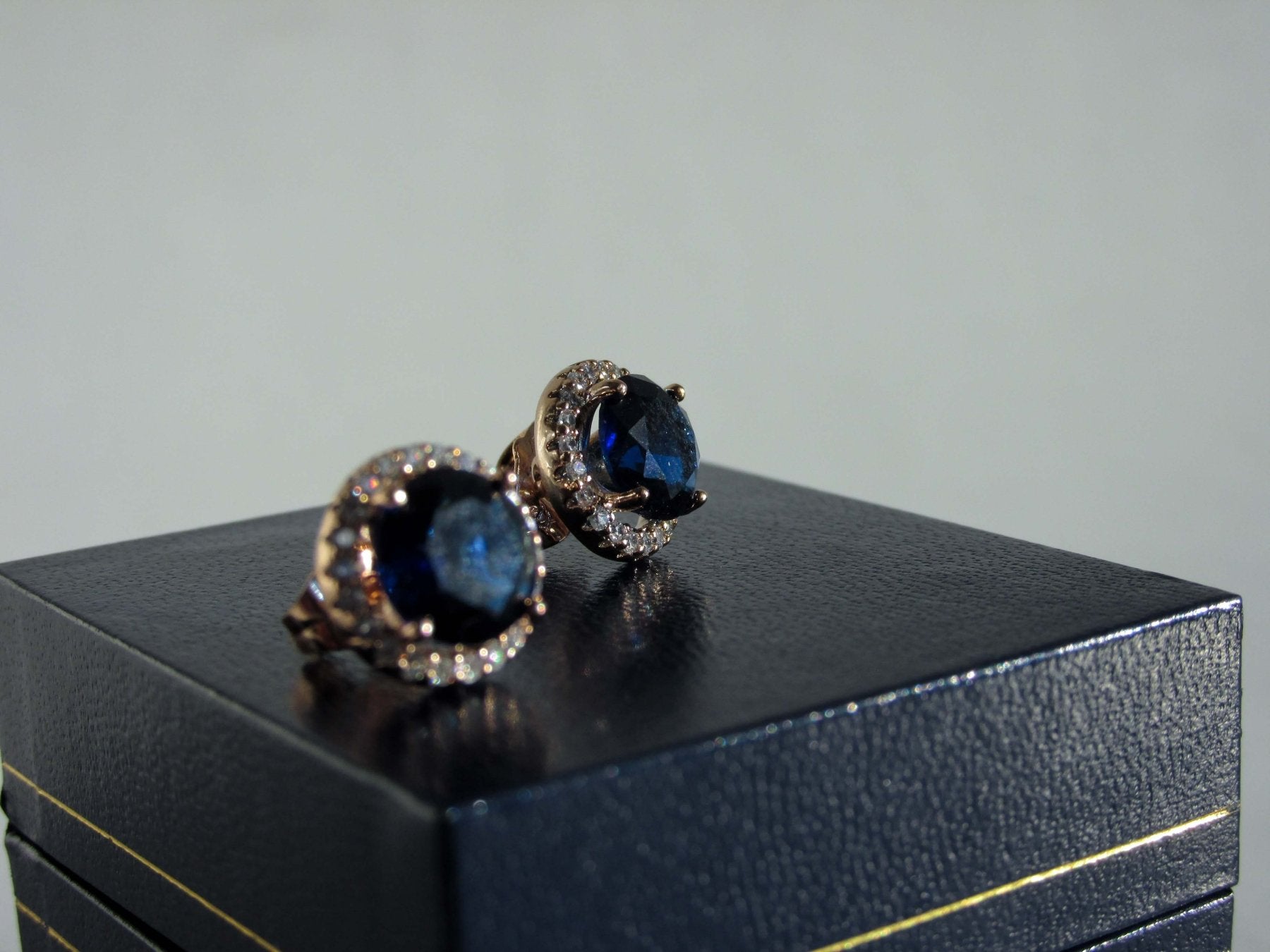 Aros - Aro Punto de Luz Azul - JOYAS CARATI
