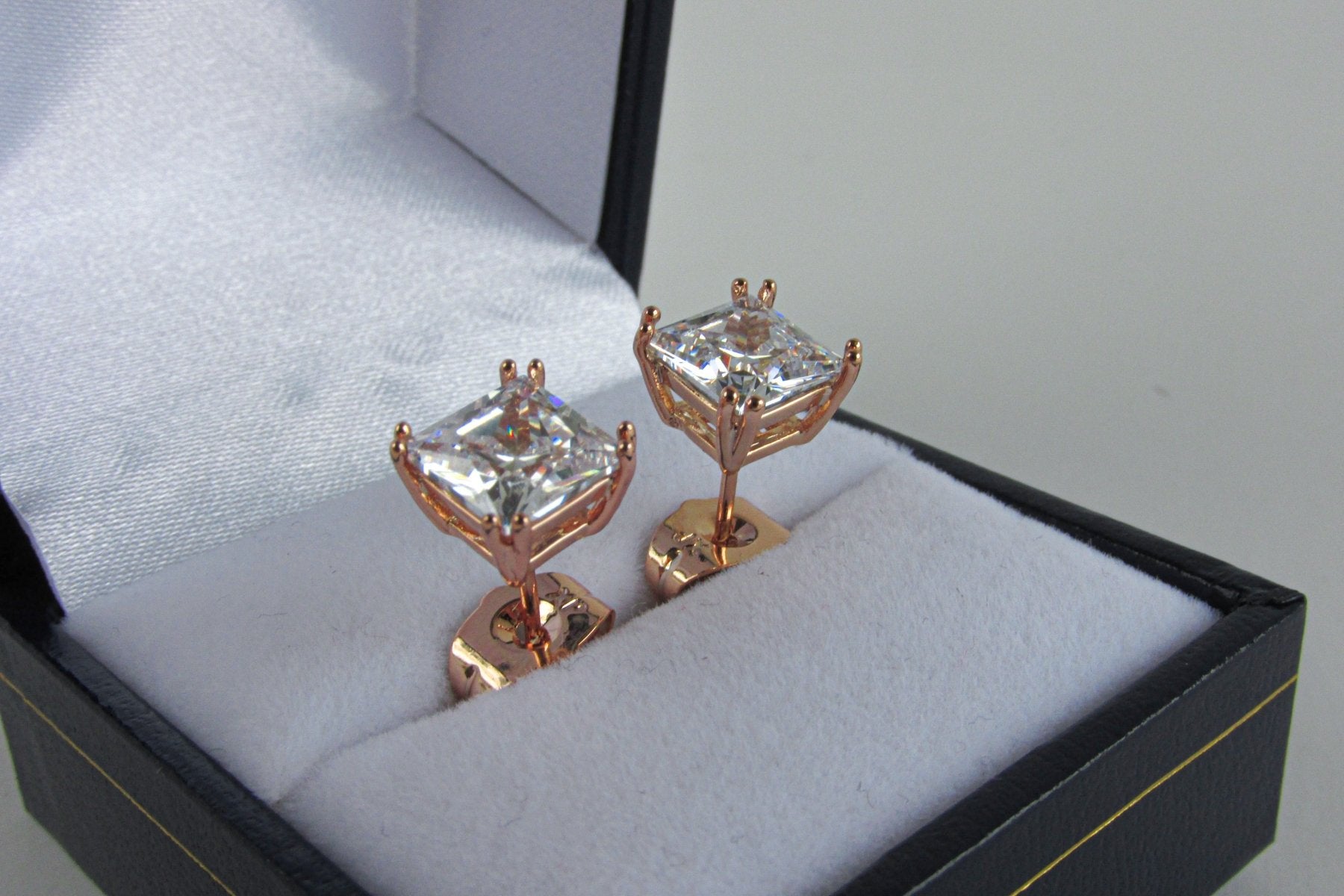 Aros - Aro Punto de Luz Cuadrado - JOYAS CARATI
