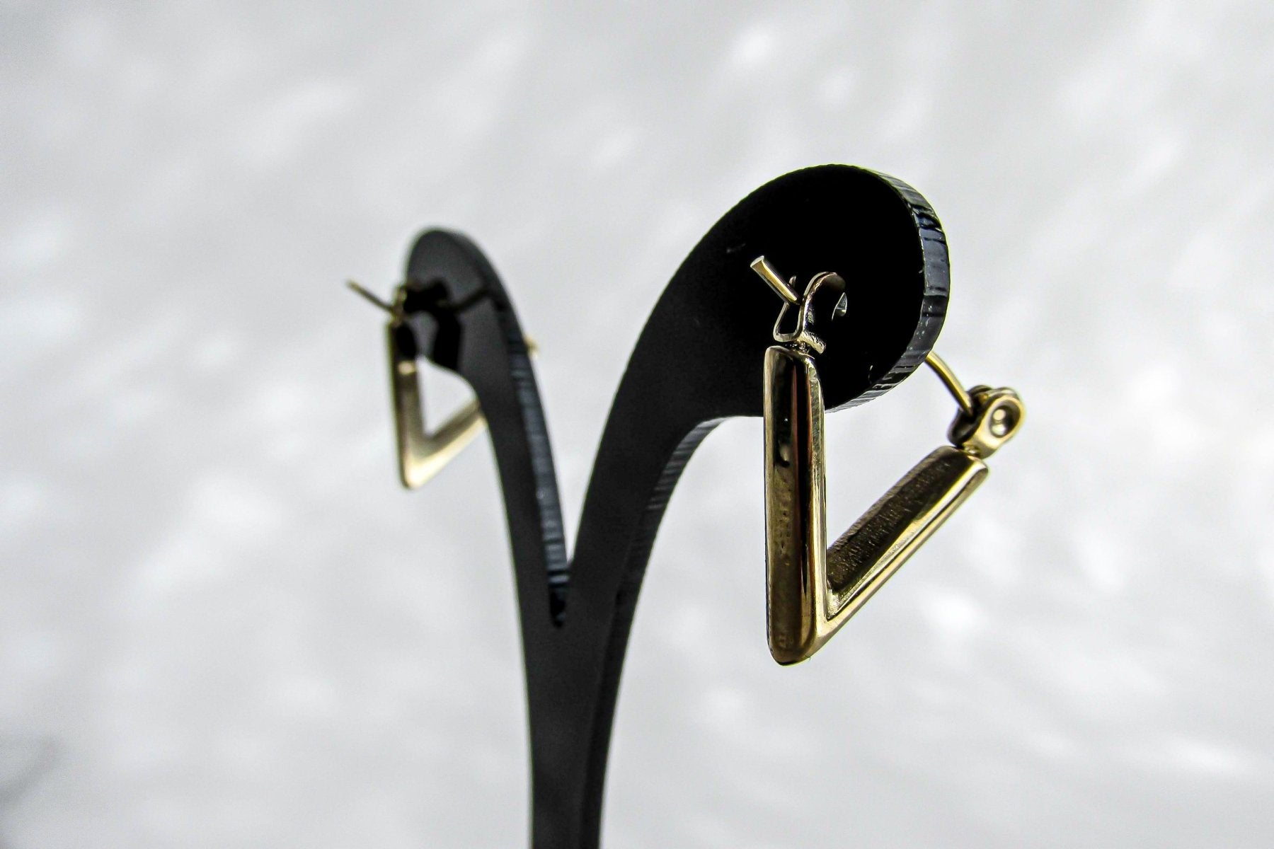Aros - Aro Triangular Bañado en Oro - JOYAS CARATI