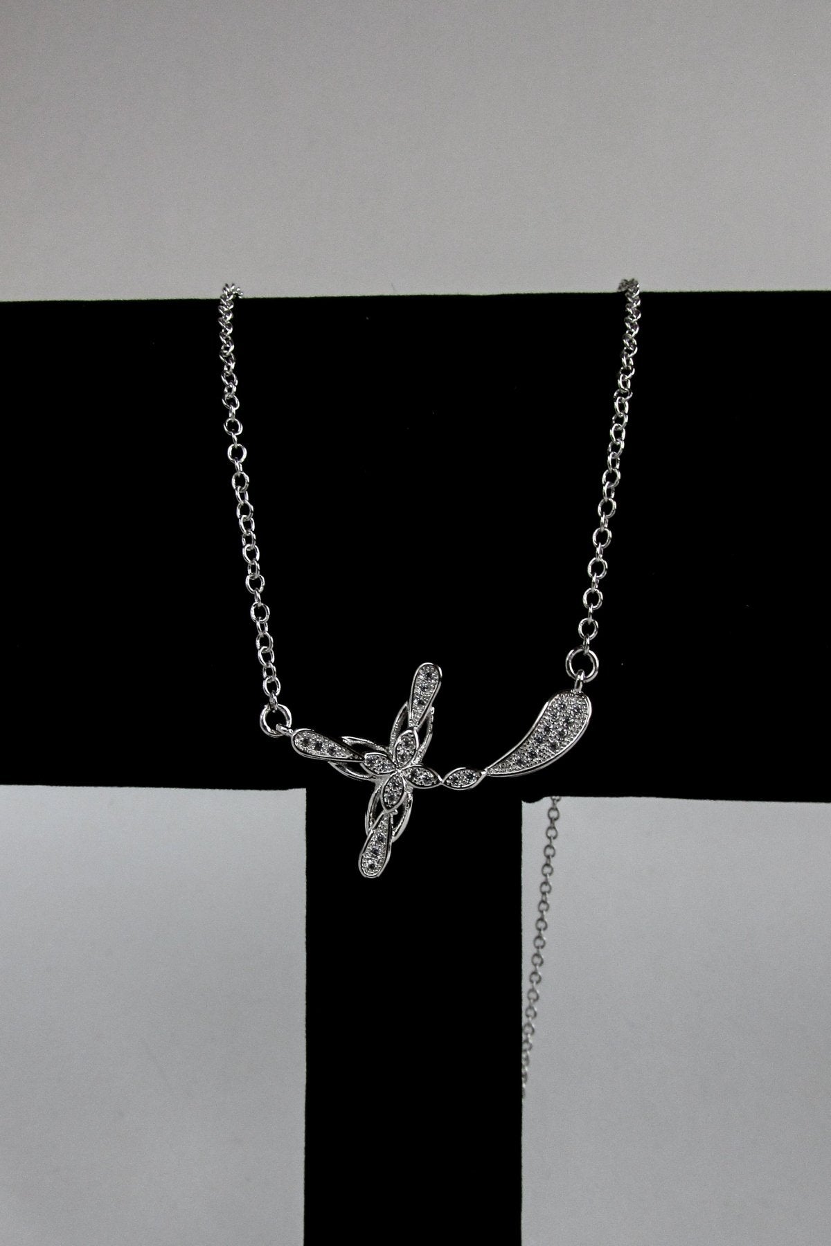 Colgante - Colgante Plateado Cruz - JOYAS CARATI