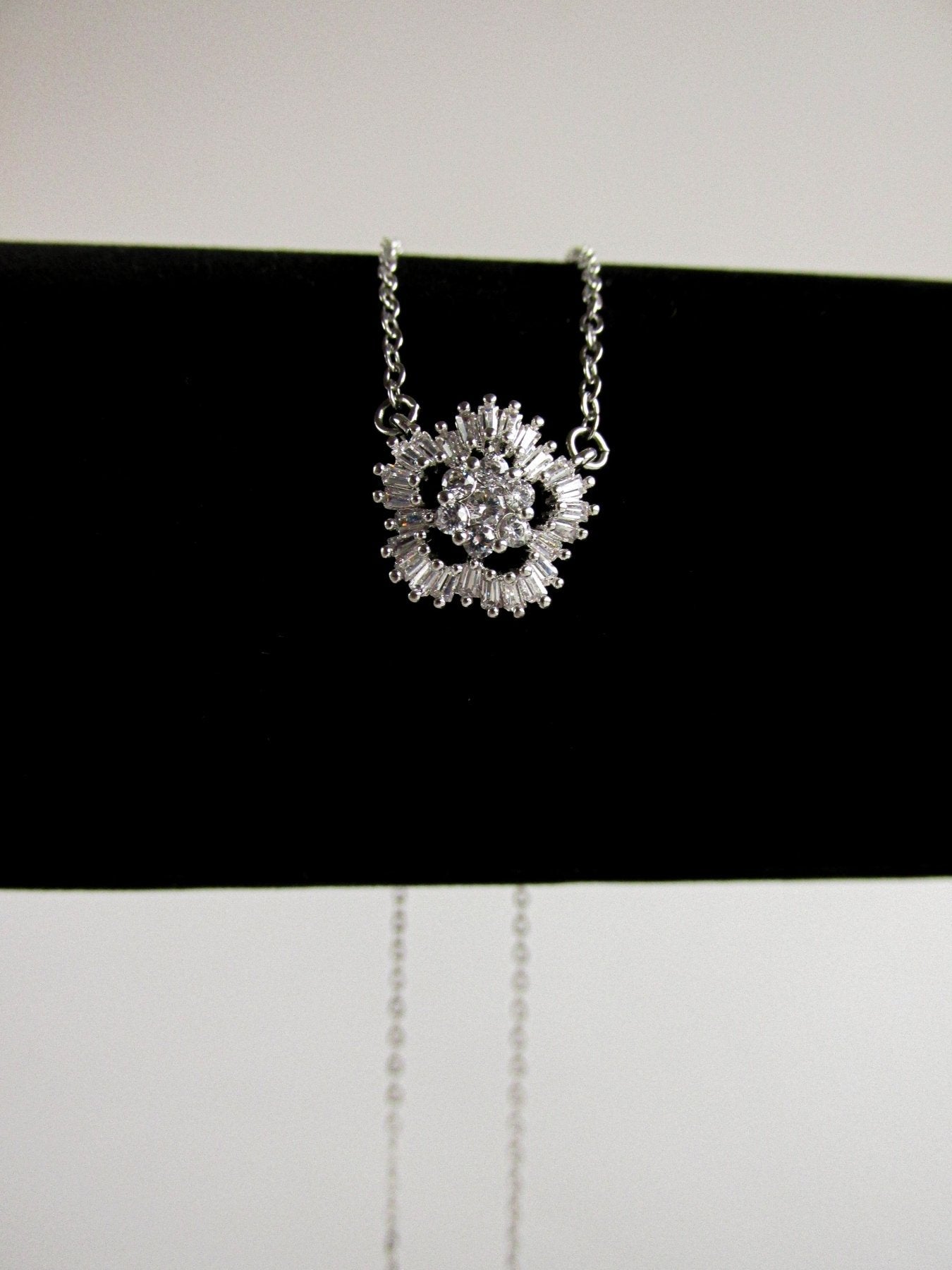 Colgante Plateado Flor - JOYAS CARATIColganteB184340