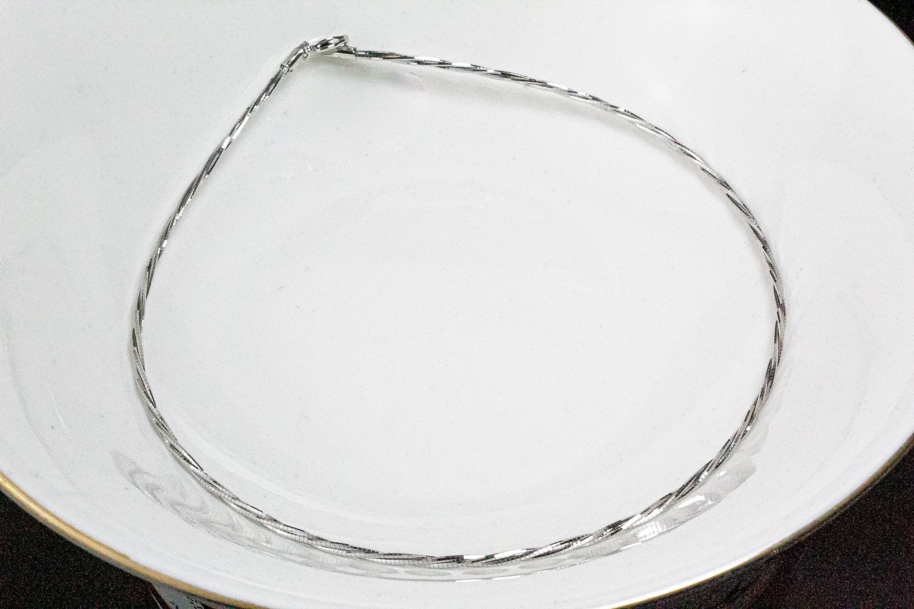 Collar Rígido Plata - JOYAS CARATIColganteB8010506